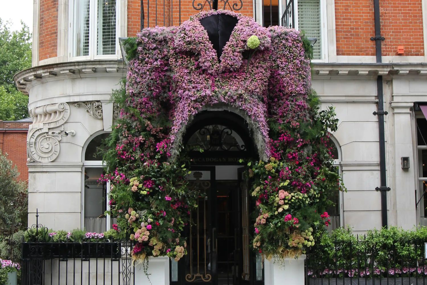 A Living Tribute to Oscar Wilde, Style, and Sustainability
